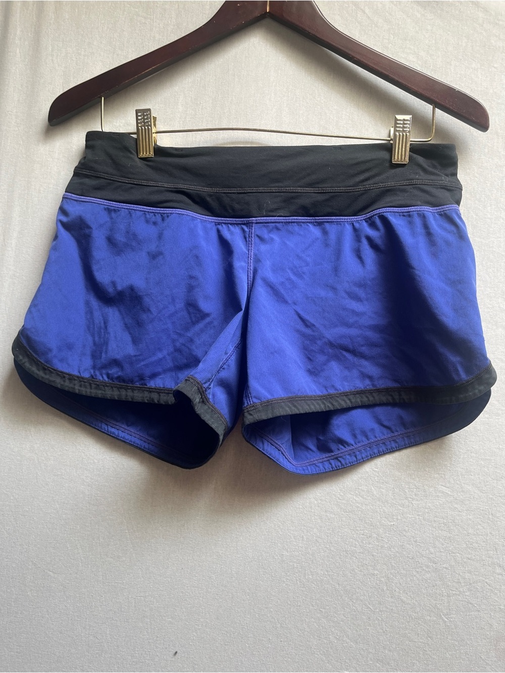 Lululemon Run: Speed Short Lined Blue/Black Trim Size 6